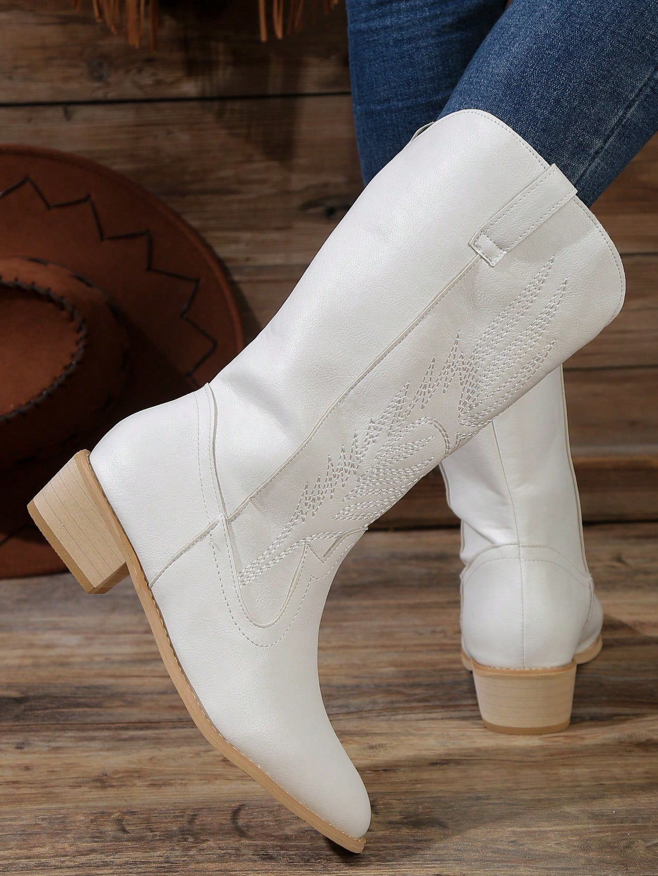 Women's White Embroidered Casual Western Style Cowboy Boots, Retro Wooden Heel Comfortable Mid-Calf Boots